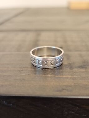 Vintage Sterling Embossed Hearts Sweetheart Band Ring